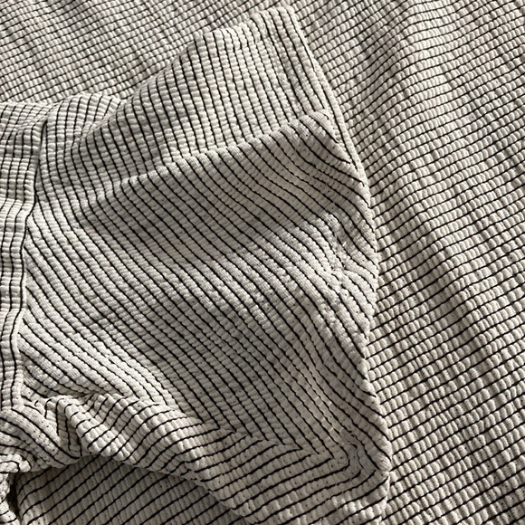 NWT Lauren Conrad Petite Large short Bell Sleeve Top - Picture 4 of 7